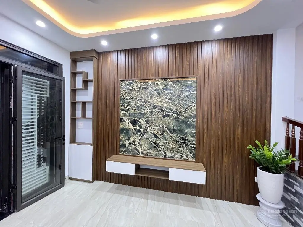 Siêu đẹp - Bán nhà Đại Mỗ 35m2, 5 tầng dân xây, ngõ gần, cách oto tránh đúng 1 nhà. Giá 5.9 tỷ