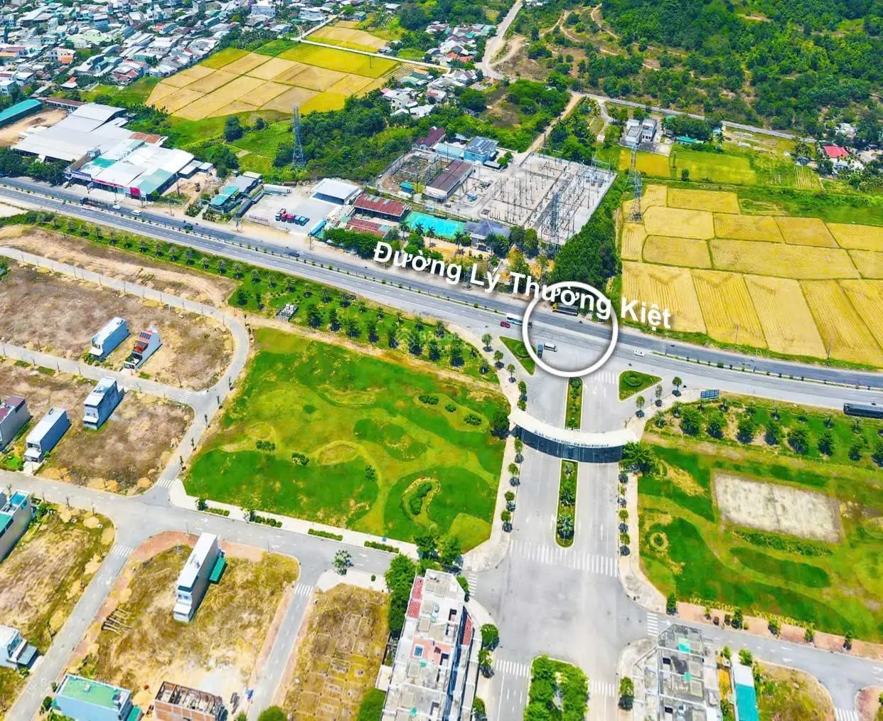 Đối diện công viên khu đô thị Phú Mỹ - một lô hướng nam, vị trí số 1 cho an cư