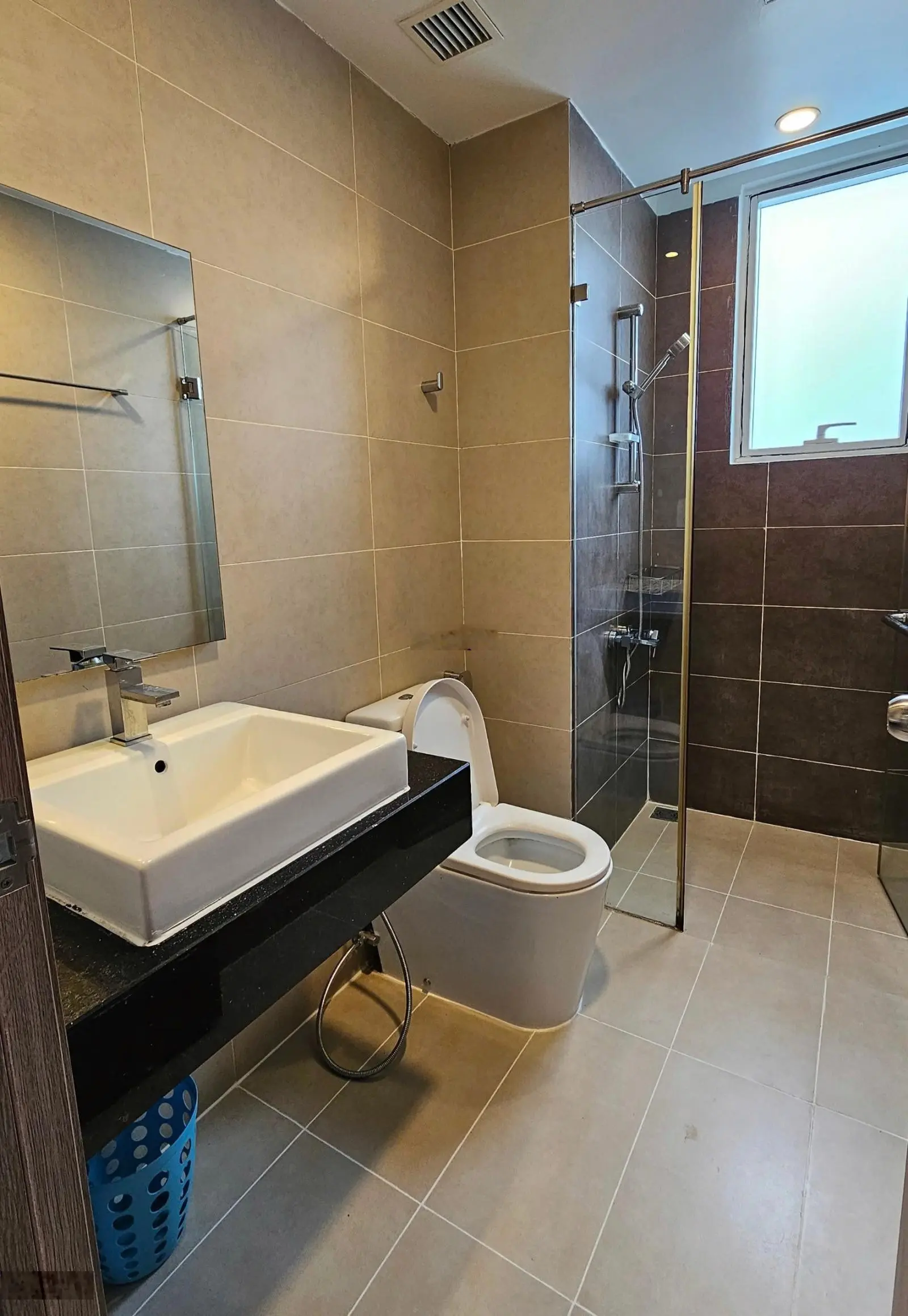 Không nhu cầu ở cần bán gấp CC Oriental Plaza DT 106m2 3PN lầu trung giá 3.7 tỷ Lh : 0901 416 ***