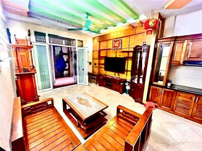 Hiếm, gấp: Bán nhà 8,9 tỷ, sổ đỏ 64m2, 4 tầng, ngã tư Lò Đúc - Trần Khát Chân, cách phố 15m