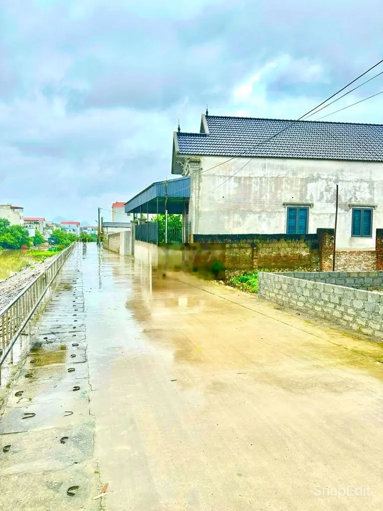 Đất gần chợ Vài - Hợp Tiến,View mặt sông thoáng sạch , 2 ô tô đỗ cửa