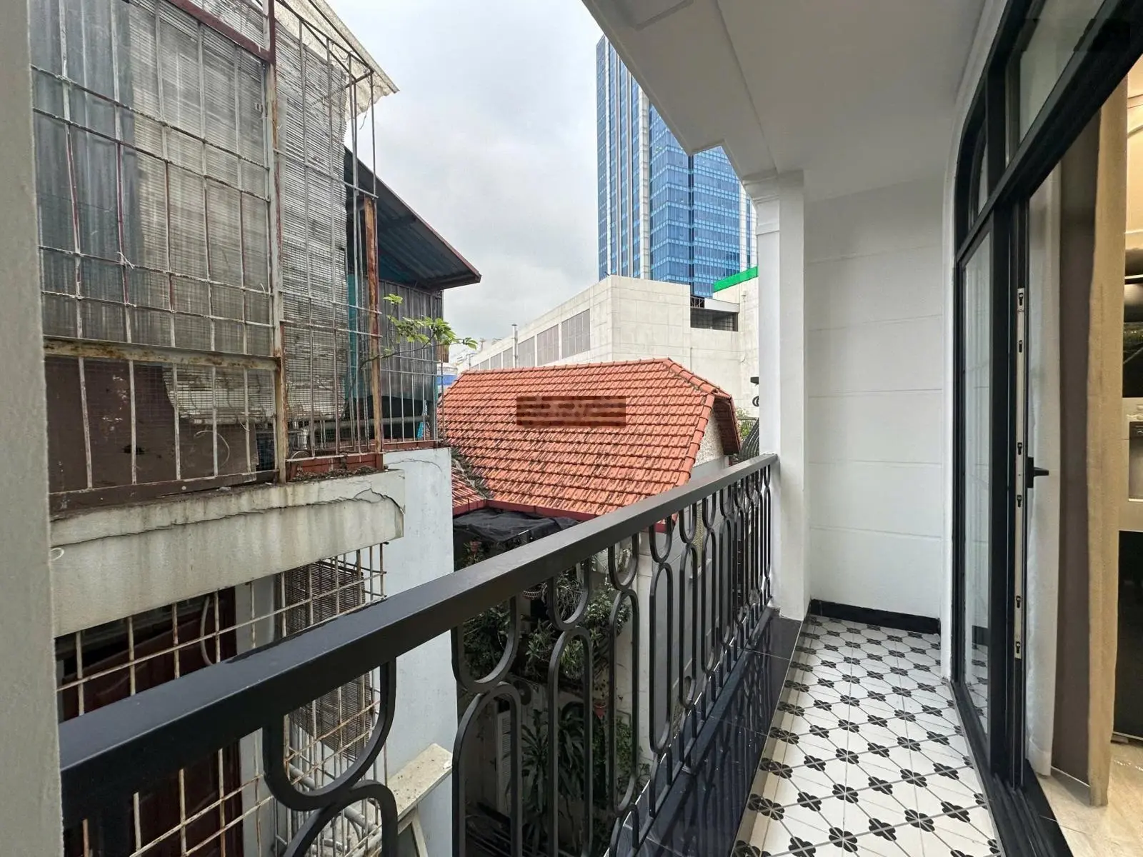 Phân lô Ngọc Khánh . Phố Vip quận Ba Đình . 7 tầng thang máy xịn . Siêu siêu đẹp .