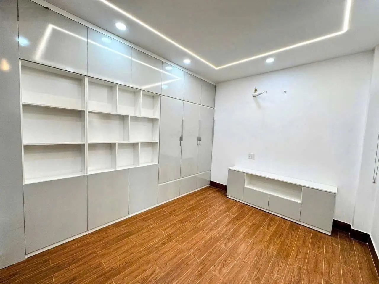 Siêu phẩm nhà mới 5 tầng _4x14m_khúc lê văn quới _giáp tân phú, tiện qua quận 10, 11