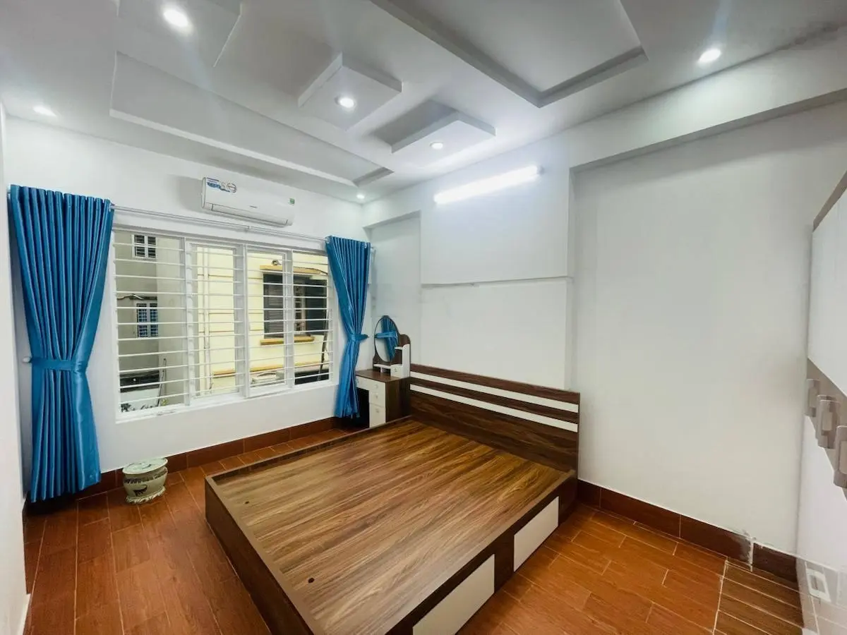 Bán nhà dân phố Bùi Xương Trạch DT 31m2 x 4 tầng MT 4.2m. Gía 6.55 tỷ có TL. LH 0968.963.803