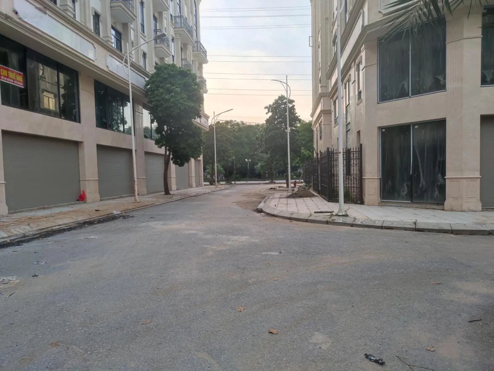 Cần bán căn Him Lam Vạn Phúc trục bồn cây 22m 91m2 giá nhỉnh 26 tỷ. LH: 0963 689 ***