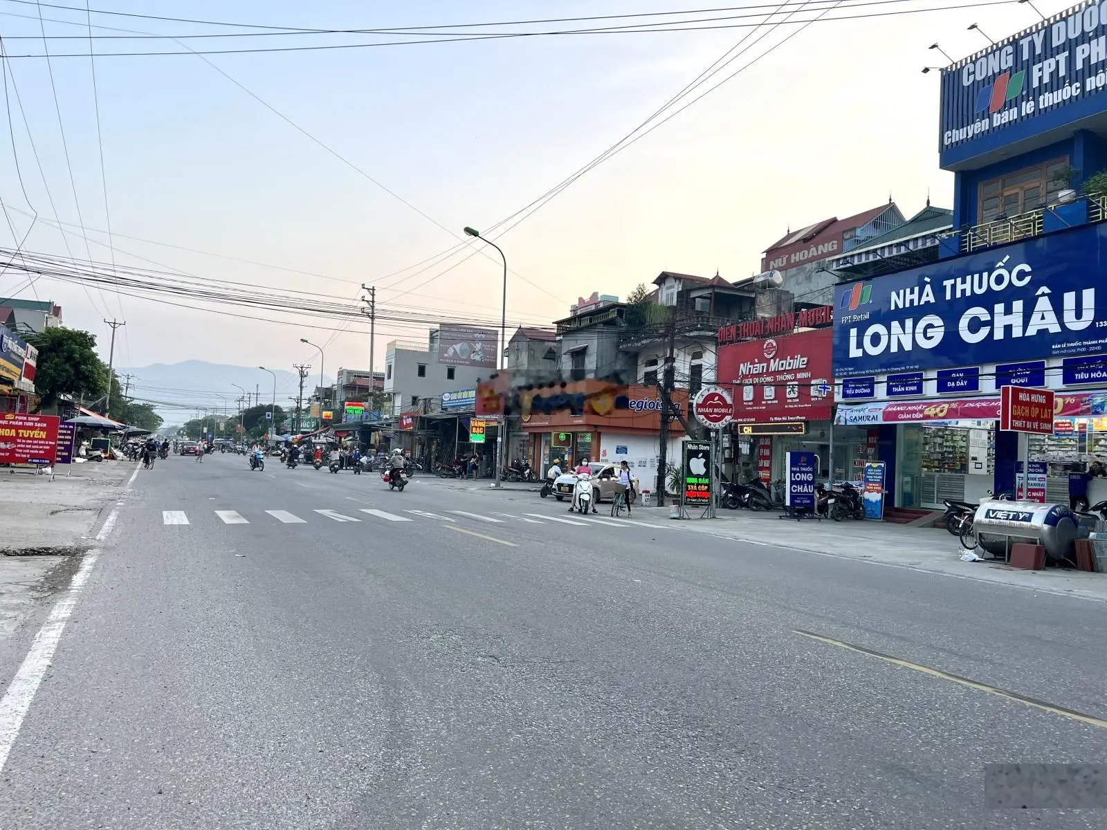 Lô đất S= 104,9m2 vuông vắn, gần ngay đường TL412B. Cách trường học, chợ cóc 100m. Sẵn sổ hồng