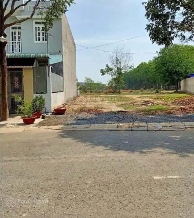 Cần tiền bán gấp lô đất 100m2. Sổ hồng, giá 1 tỷ 300 triệu