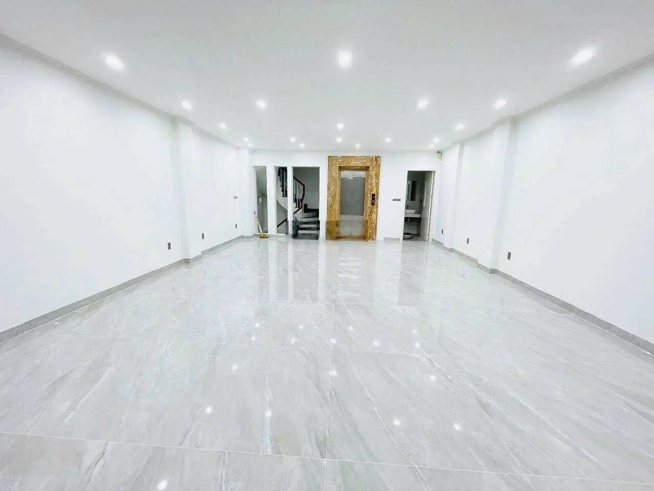 Bán nhà Cầu Giấy - Phố Phan Văn Trường, phân lô xây mới 7 tầng, MT 6.1m, kinh doanh, VP