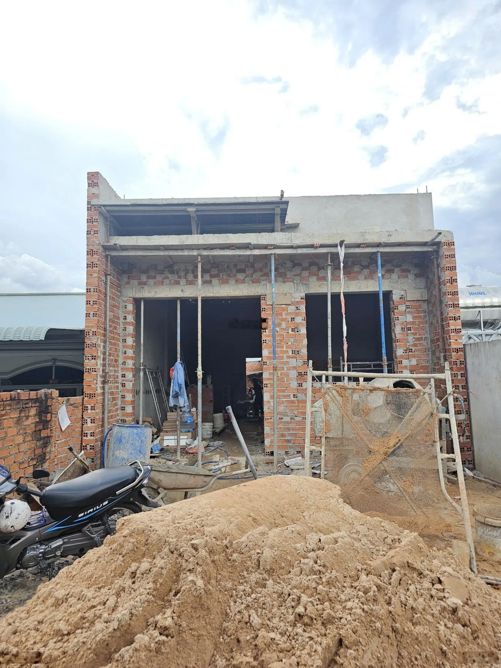 Nhà đẹp đón tết 6x17 đường nhựa chỉ hơn 1.6 tỷ ngay cổng Mỹ Phước 3, dân đông