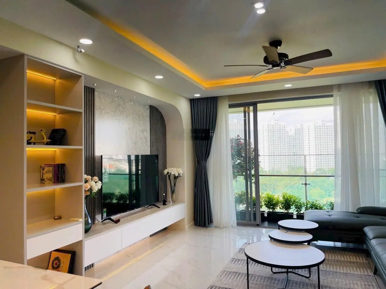 Chủ kẹt tiền cần bán nhanh căn hộ Star Hill 3PN lầu cao - view đông nam giá tốt LH 0918 889 ***
