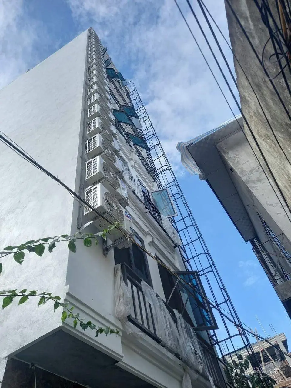 CẦN BÁN NHANH CĂN CHUNG CƯ MINI 120M MẶT NGÕ Ô TÔ TẢI TRÁNH NHAU, TẦNG 1 KINH DOANH, NHÀ MỚI TINH.