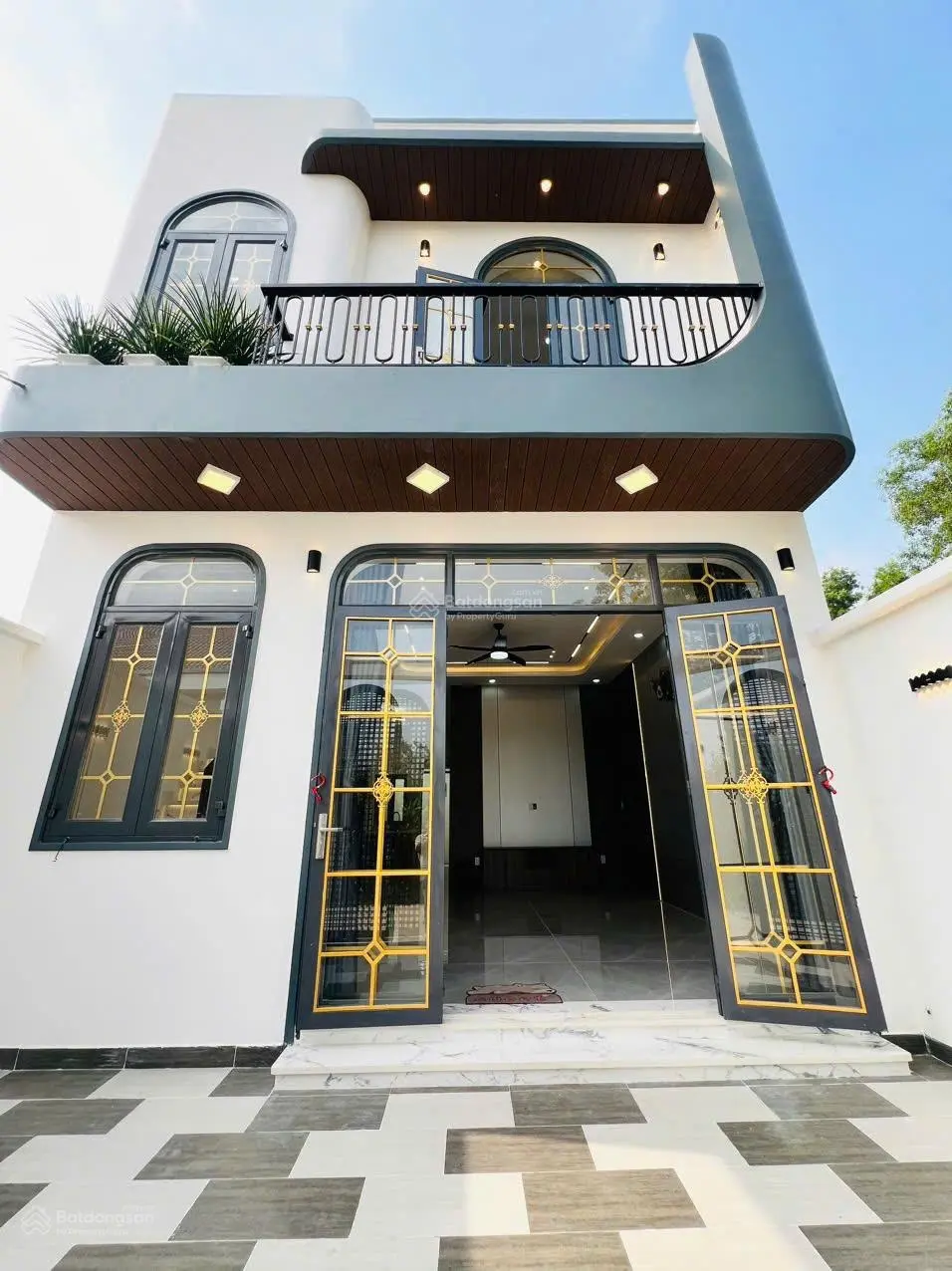 Chính chủ cần bán căn nhà tâm huyết, giá chỉ 3,25 tỷ/100.8m2, nhà mới đẹp y hình. LH: 0903316319