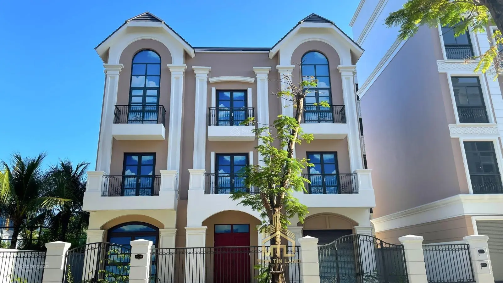 Bán căn Biệt thự góc 2 mặt tiền trực diện bến du thuyền tại Vinhomes Grand Park. Liên hệ 0828 030 ***