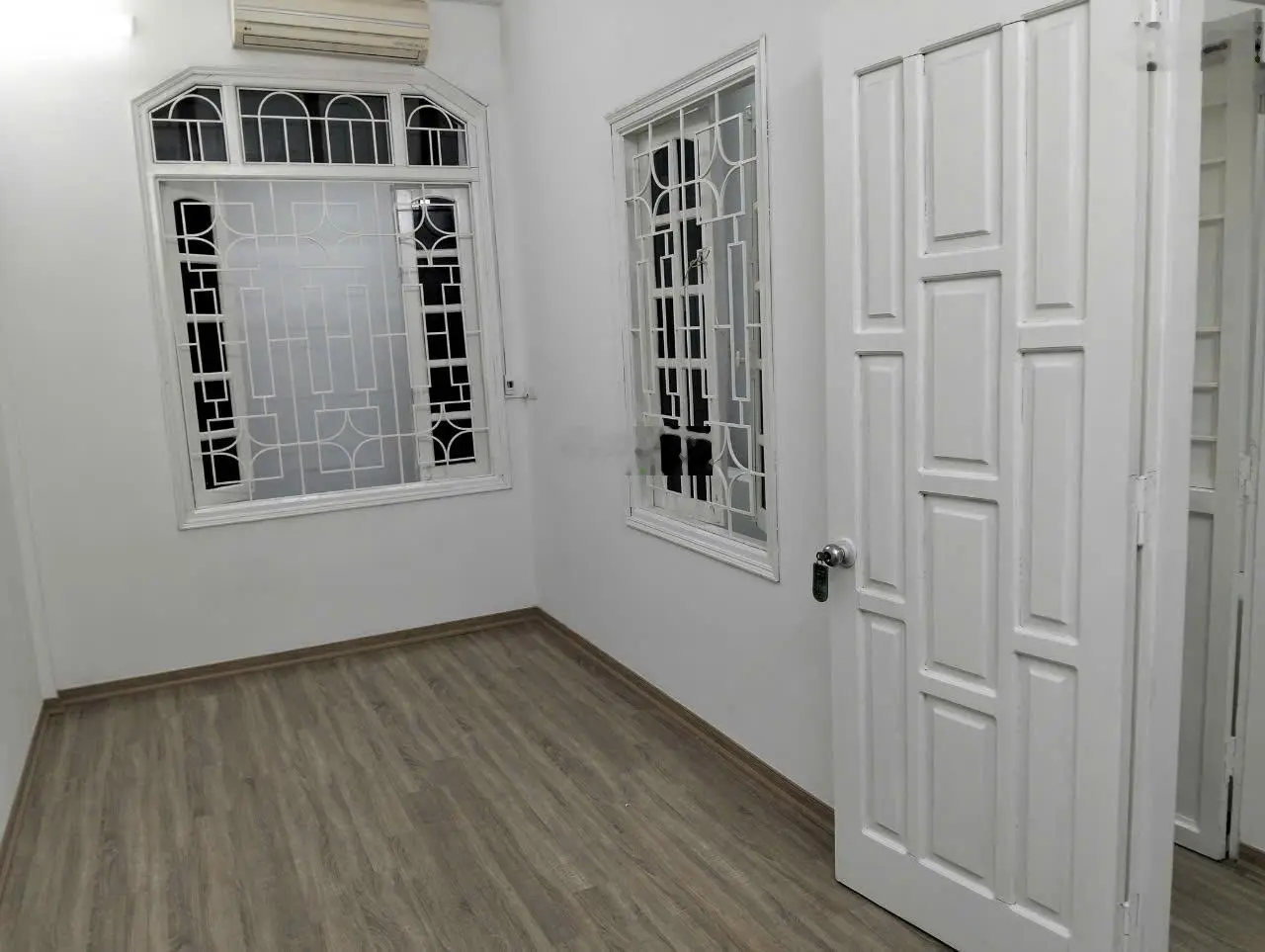 Cần bán nhà riêng tại ngõ 71 Tân Ấp, 41m2, 4 tầng, ngõ thông các phố, giá 6.79 tỷ. LH: 0826 218 ***