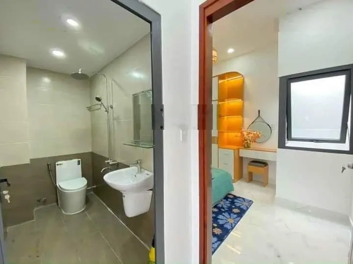Cần bán gấp nhà Võ Văn Tần, P. 5, Q. 3, DT: 53,76m2, Giá: 3,890 tỷ (đang có người thuê 20 triệu/th)