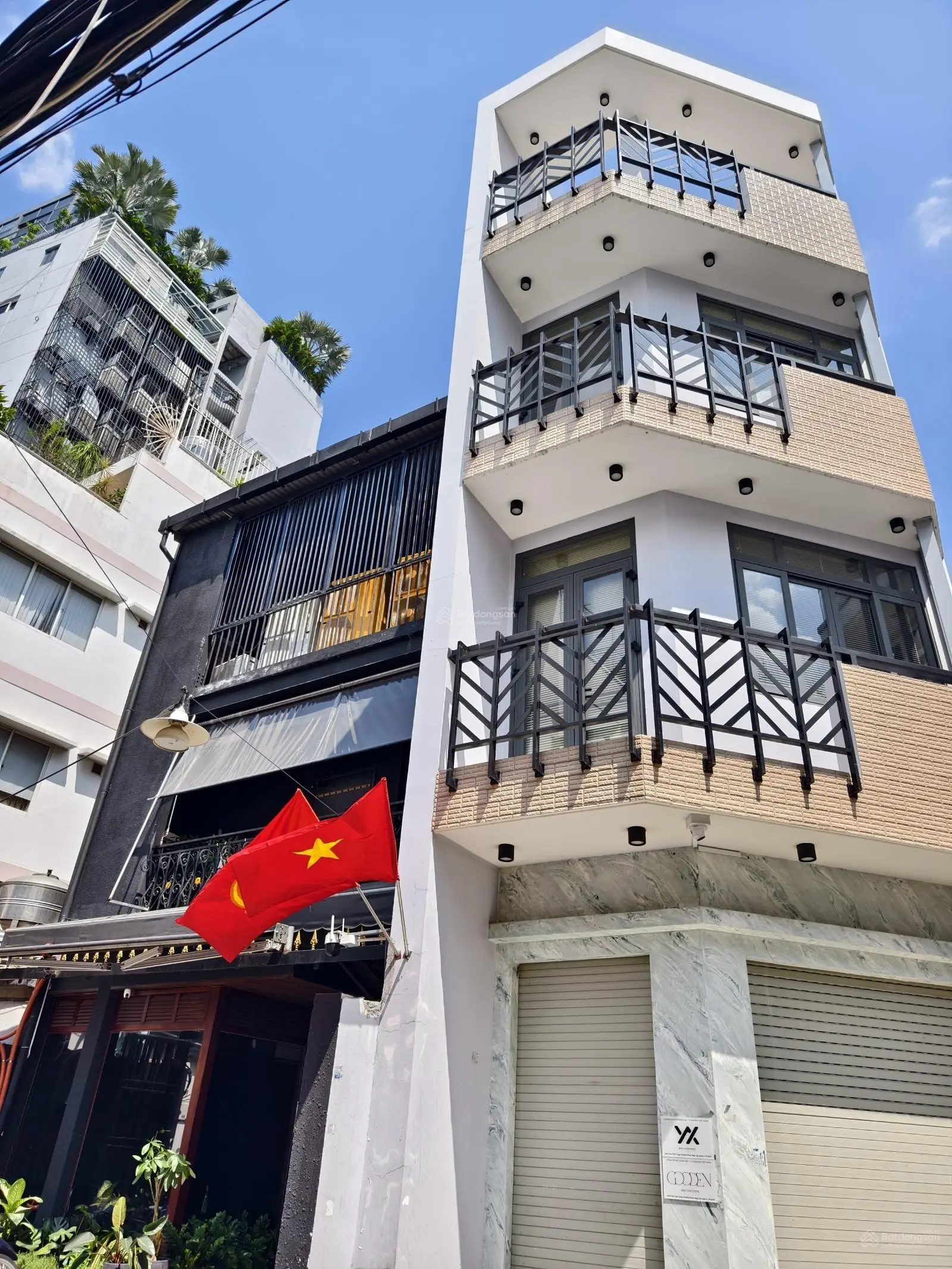 Bán CHDV lô góc 4 tầng mới đẹp , hẻm nhựa xe hơi vivu Tôn Thất Tùng Q1