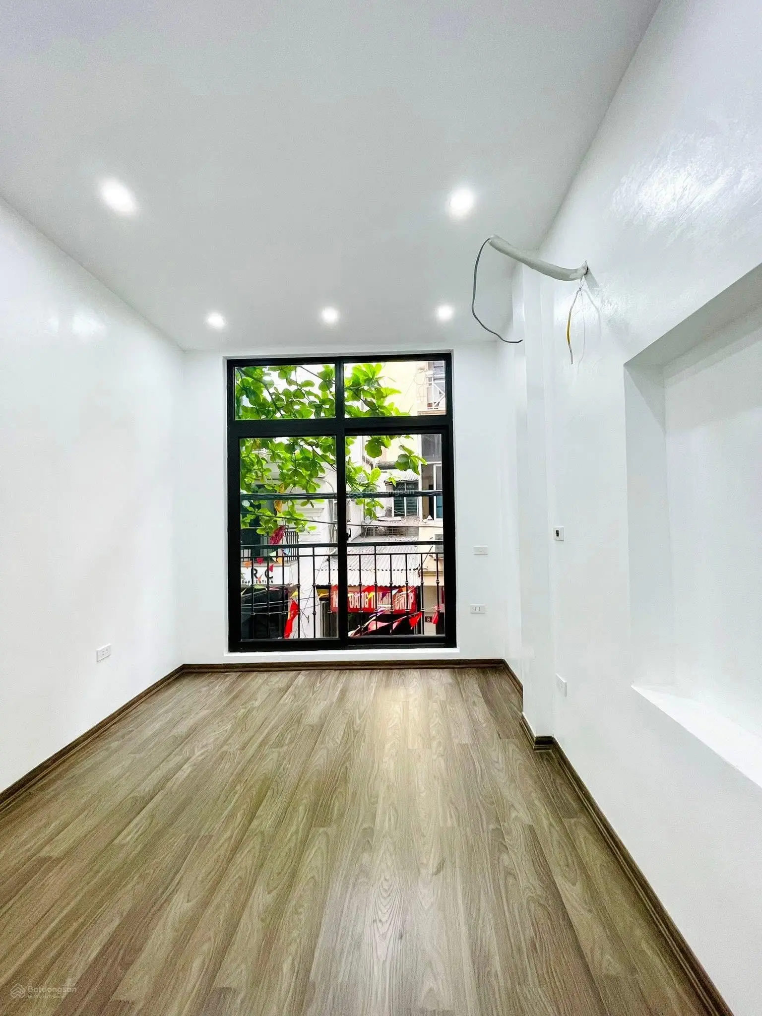 8,6 tỷ có siêu phẩm mặt phố Đống Đa Nhà 5 tầng mới đẹp, vỉa hè kinh doanh tấp lập