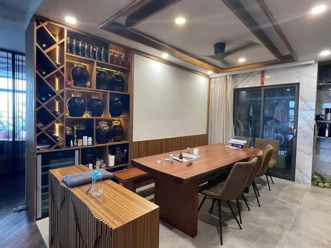 Bán căn hộ góc 3 phòng ngủ 130m2, giá 6.3 tỷ, tại tòa Capital Garden, ngõ 102 Trường Chinh