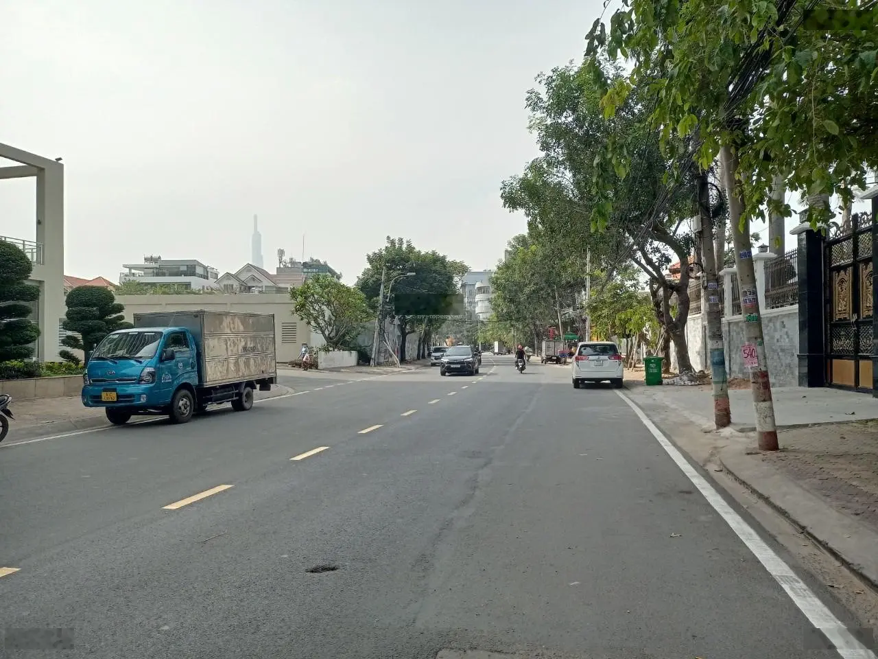 Bán tòa văn phòng MT nguyễn Văn Hưởng, DT: 20x18.5m(370m2) hầm 5 tầng, giá: 145 tỷ. LH: 0903 398 ***