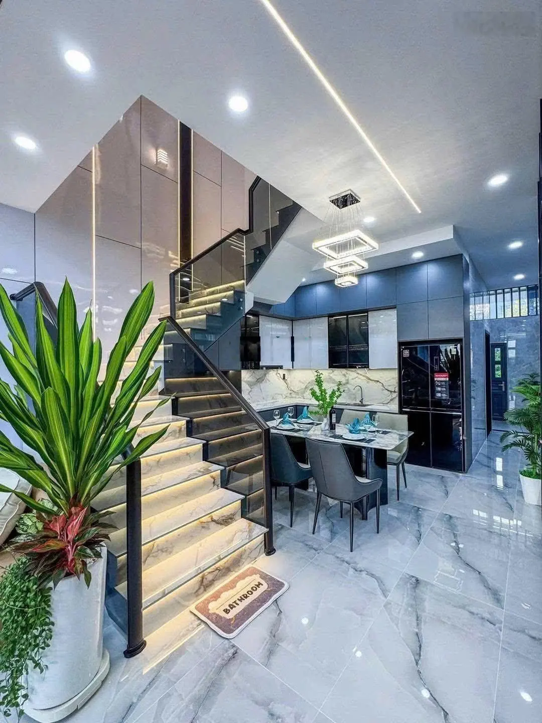 Nhà đẹp giá rẻ,hẻm xe hơi tọa lạc ngay đường Khổng Tử,Hiệp Phú,quận 9.Giá chỉ 4 tỷ 290 tr quá rẻ.