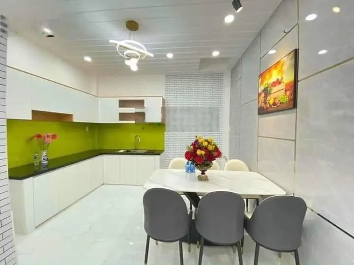 Cần bán gấp nhà Võ Văn Tần, P. 5, Q. 3, DT: 53,76m2, Giá: 3,890 tỷ (đang có người thuê 20 triệu/th)
