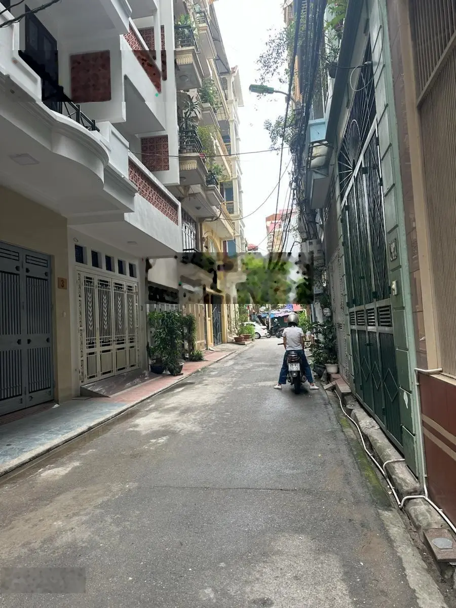 Bán Gấp nhà víp Trần Quốc Hoàn 77m2 x 4 tầng mặt tiền 6m ô tô đỗ cửa văn phòng ở cực víp