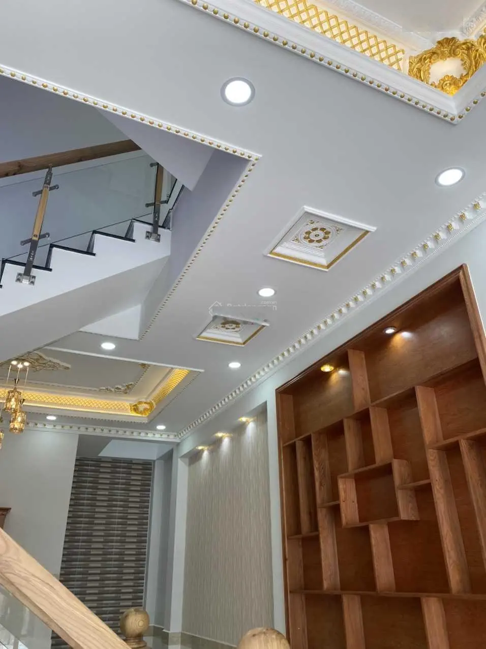 Nhà bán Dĩ An 2 lầu - sổ hồng riêng đã làm hoàn sân ô tô 7 chỗ