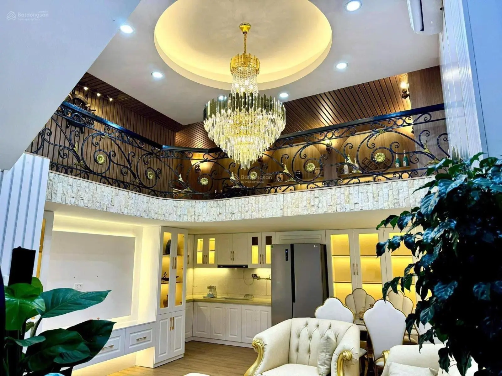 Đặng Tiến Đông! Cung điện lộng lẫy, sát phố, full nội thất tiền tỷ. 45m2 x 5.5 tầng