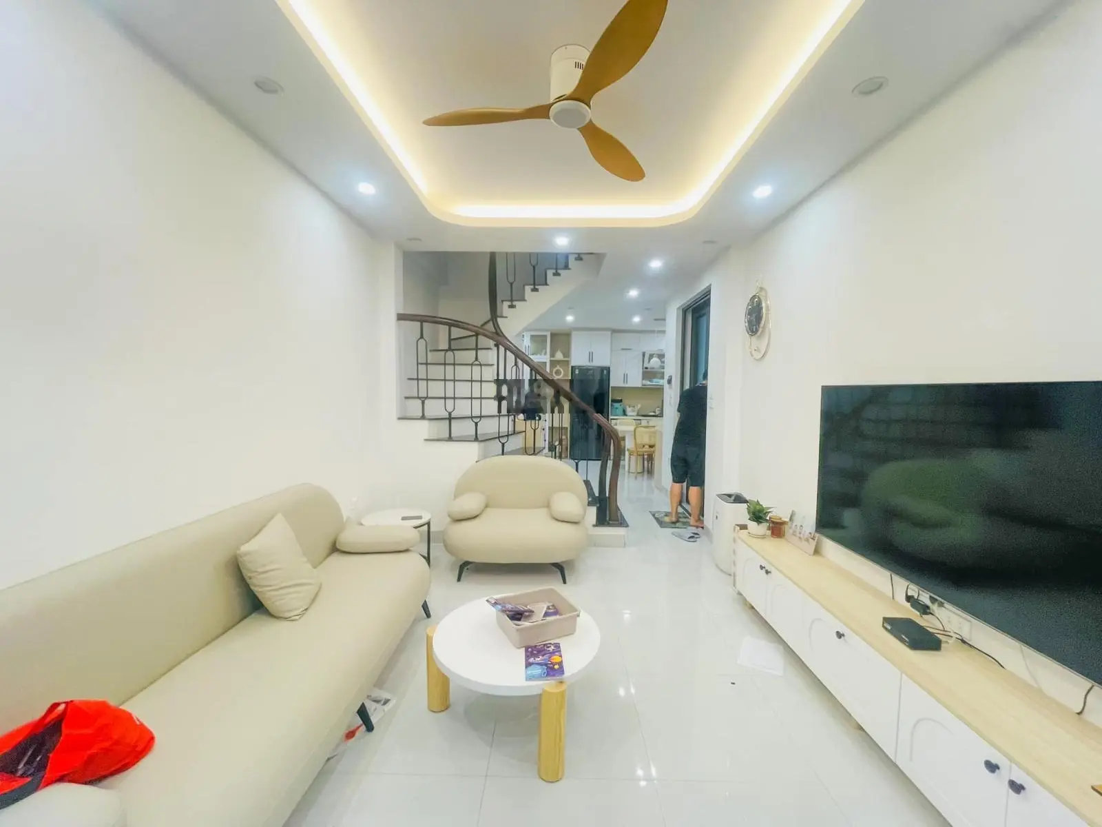 Lô góc Cầu Giấy - ô tô đỗ cửa - nhà đẹp - ngõ nông - 50m2 x 4 tầng. Giá: 9 tỷ