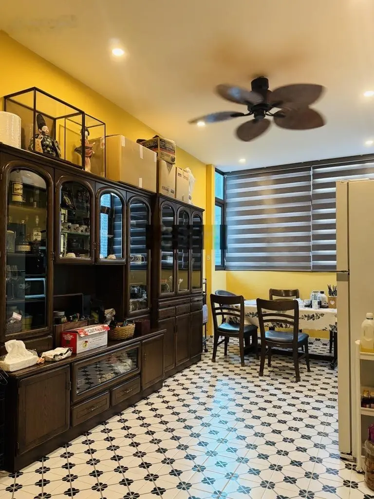 Siêu vip Cầu Giấy, sát mặt phố - ô tô vào nhà sân rộng kd cực đỉnh, 96,6m2, giá 26 tỷ