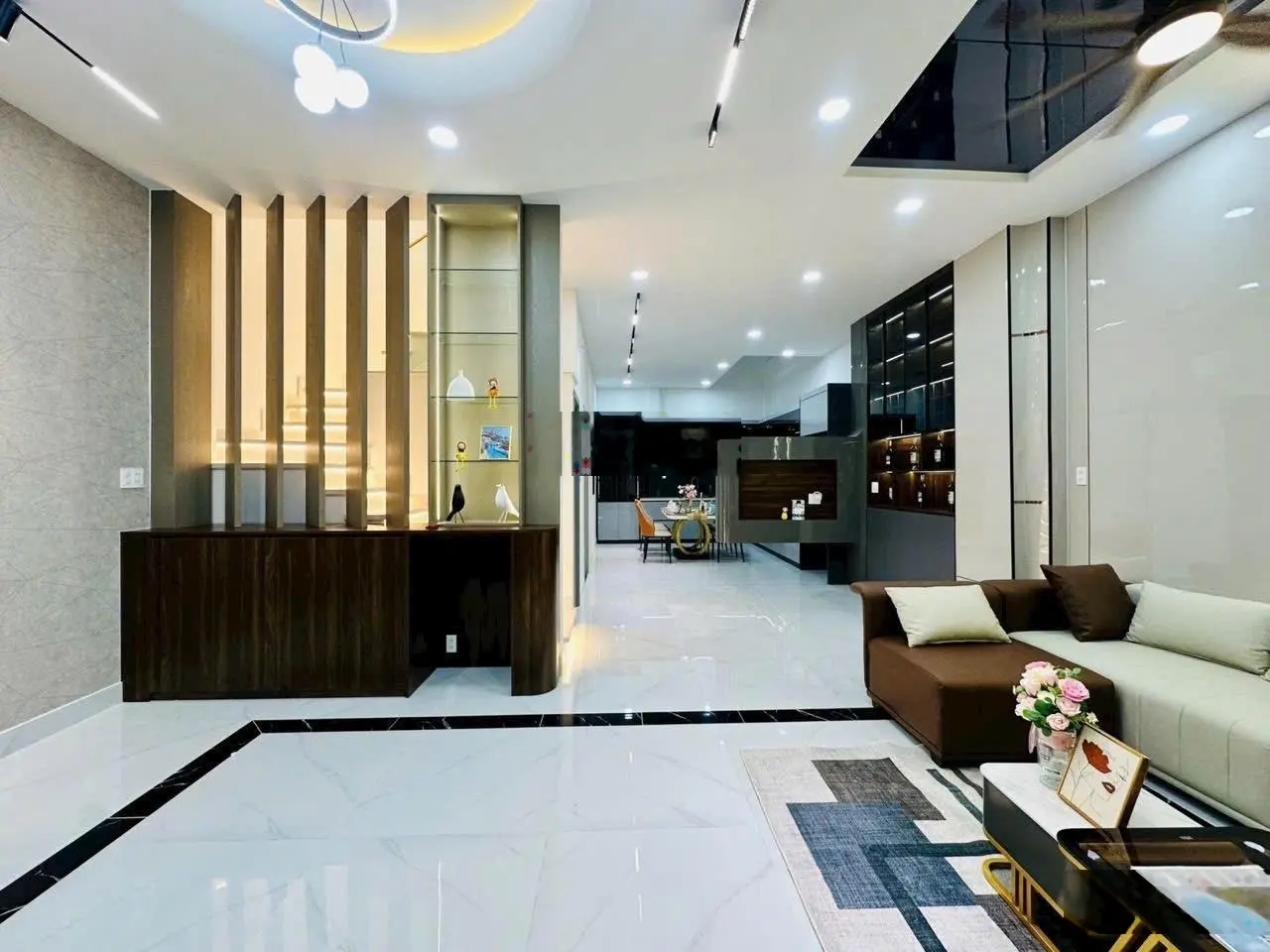 Bán villa tô hiến thành - quận 10 nhà đẹp - ngang đẹp 6,5m - 4 tầng full nội thất xịn xò