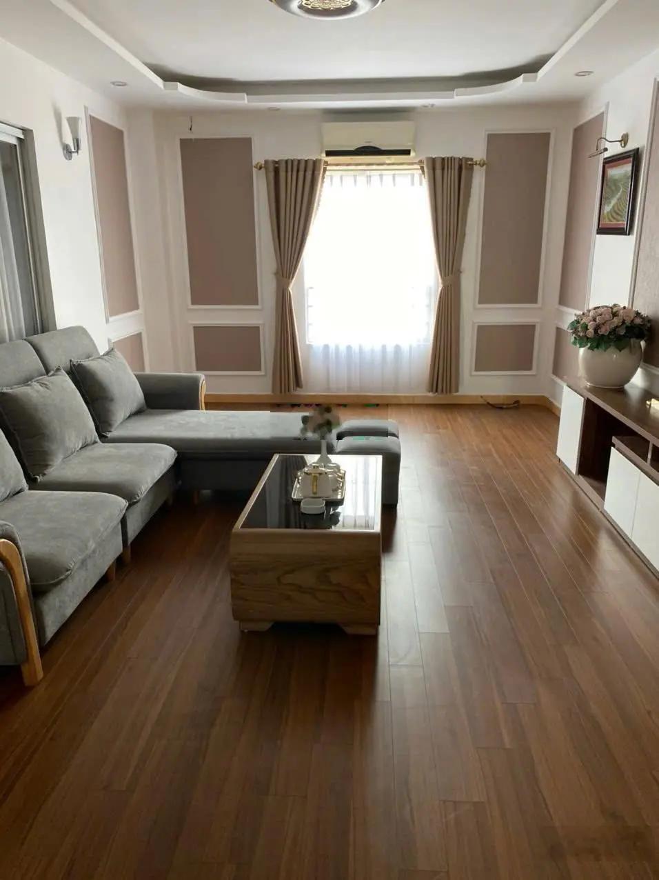 Bán gấp toà khách sạn Hồng Nhung trung tâm TP Yên Bái. Doanh thu 500 triệu/tháng. Sổ đỏ chính chủ.