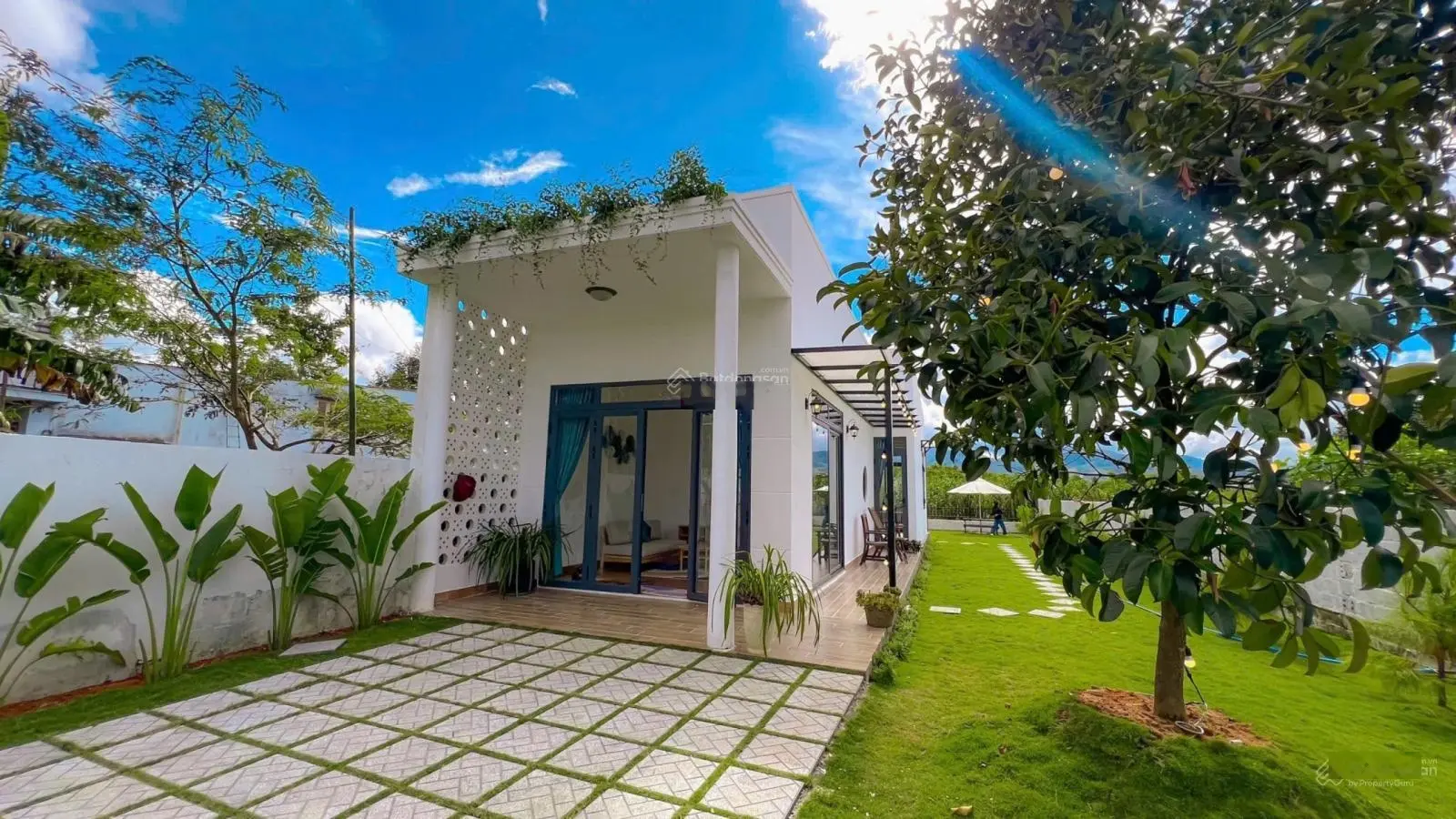 Căn mini Villas Lộc Châu Bảo Lộc nằm cách QL20 chỉ 100 bước chân chỉ xách vali vào ở