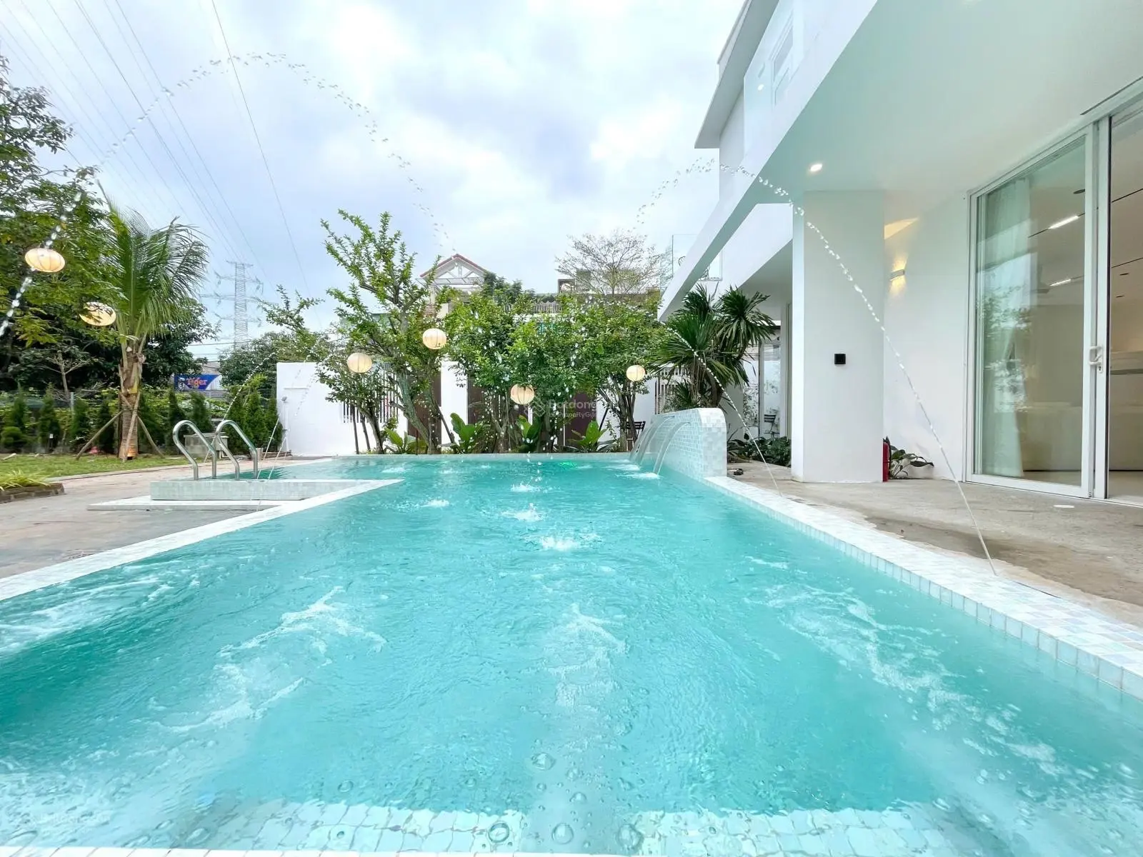 Villa xịn xò 1300m2, ngay sát sông Hàn giá rẻ, không ở có thể cho thuê 70 tr/1 th