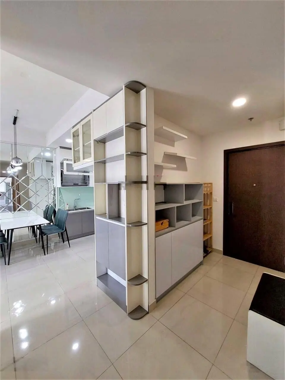 Bán căn hộ 3 phòng ngủ, 105m2, Golden Mansion, Novaland, Phú Nhuận, giá chỉ 6.350 tỷ có nội thất