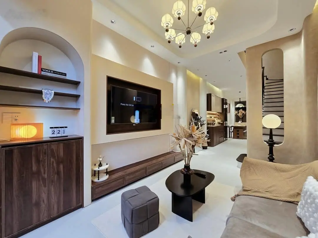 NHÀ ĐẸP 3 tầng full nội thất sang trọng đường HOÀNG DIỆU