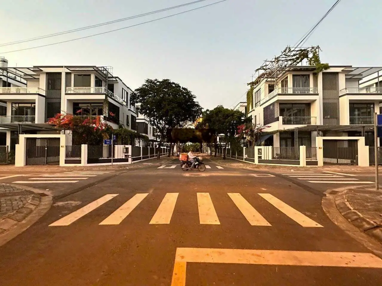 3 căn BT-LKV 10x20 m [ 200m2] tại KĐT Đông Tăng Long Tp Thủ Đức giá 15 tỷ