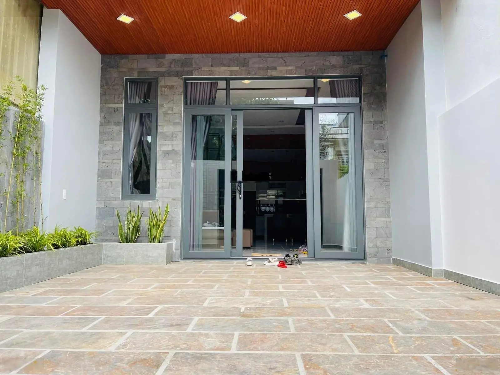 Chính chủ bán gấp nhà đẹp MT đường Bùi Thiện Ngộ, sau lưng trường mầm non Chú Ếch Con. 0935854456
