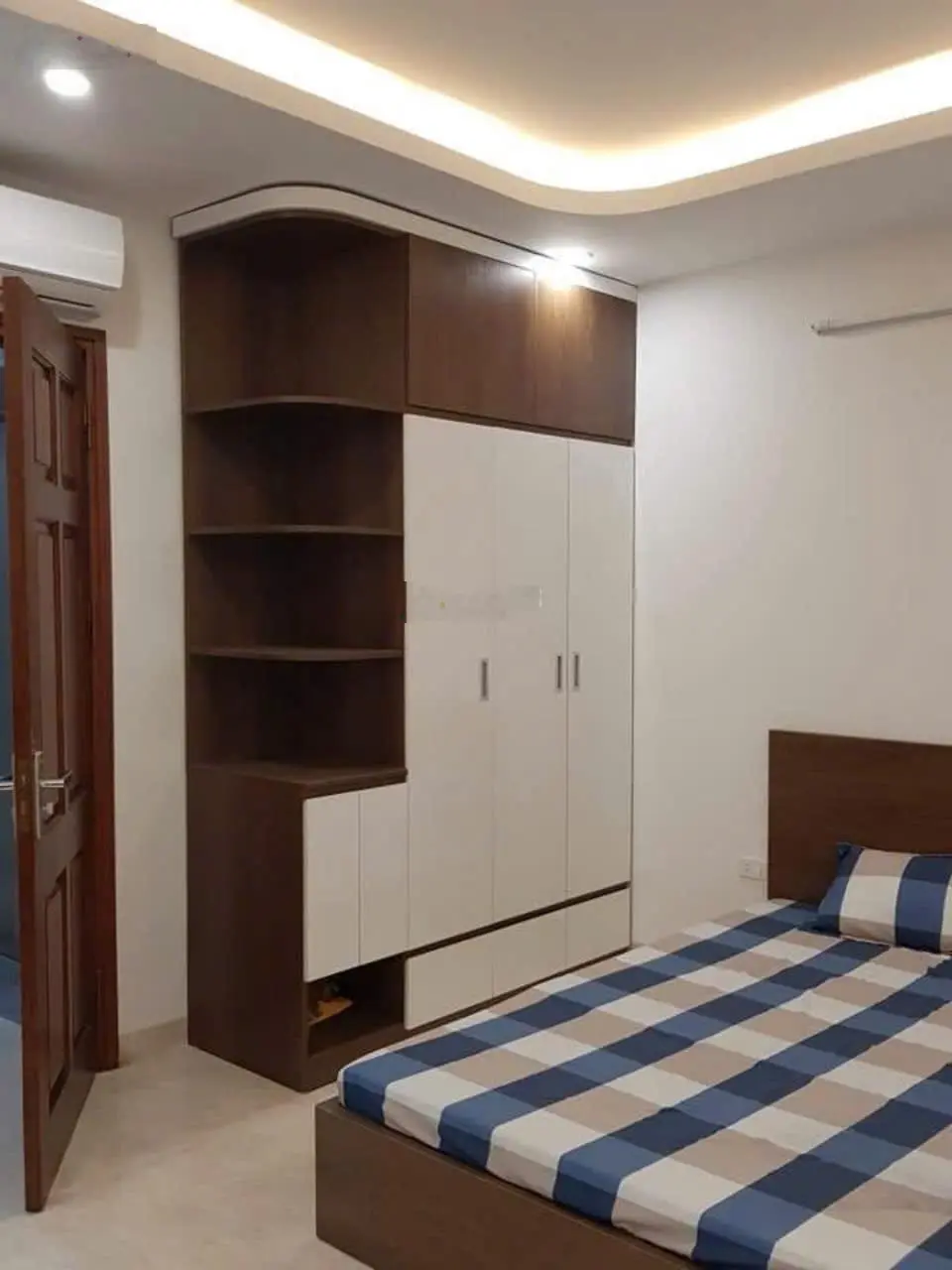 Hiếm! CCMN CHDV Đường Láng 78m2*5T, MT 4.2M, lô góc, 20 căn hộ, ngõ thoáng, sát phố, đủ GPXD.