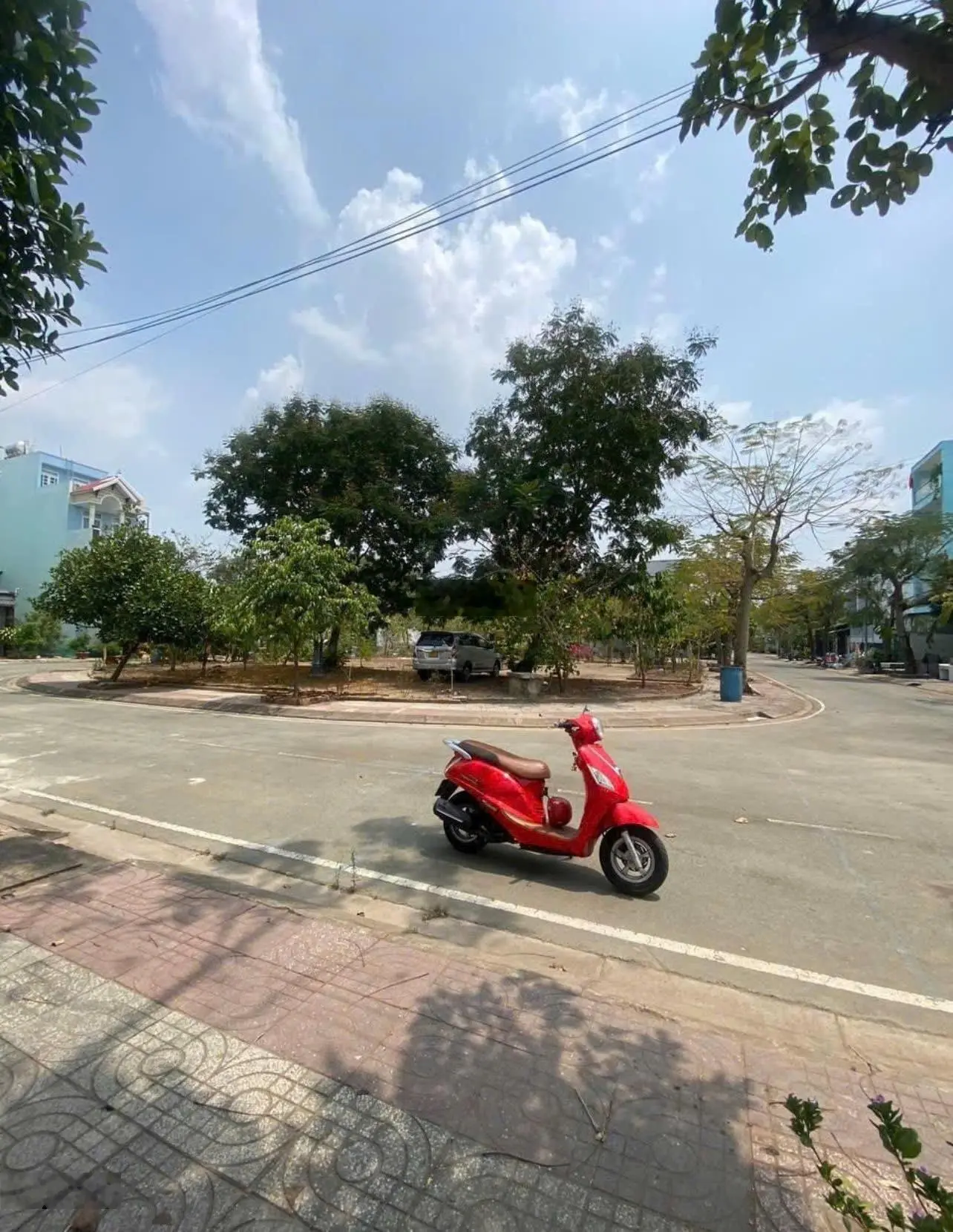 Tôi cần bán lô đất 98m2 ngay chợ Vườn Lài. Sổ riêng, sang tên ngay. An phú Đông, Q12