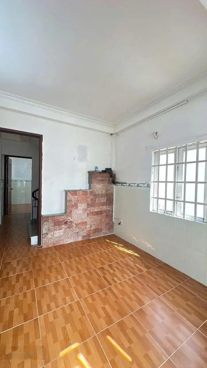 Nhà 5 tầng 5pn - sát mặt tiền Tôn Đản, xe hơi cách nhà 5m. 5,3 tỷ