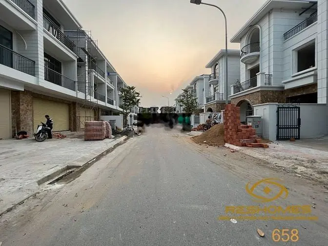 Biệt thự xây thô 1 trệt 2 lầu 200m2 khu dân cư Bửu Long 3 chỉ 9,45 tỷ
