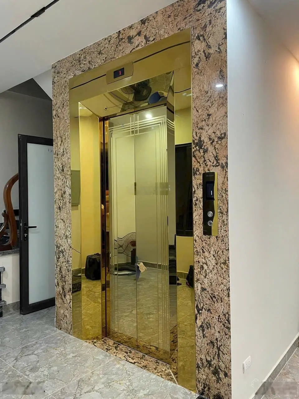 Nguyễn sơn víp long biên hà nội thang máy ô tô tránh 50m2