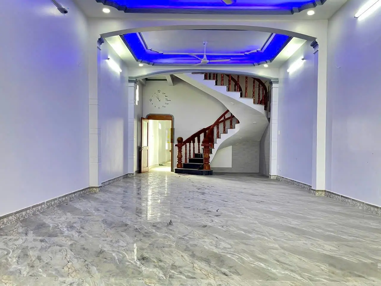 Bán nhà mặt tiền Quốc Lộ 50, ngay UBND thị trấn Cần Giuộc. Sang tên ngay trong ngày