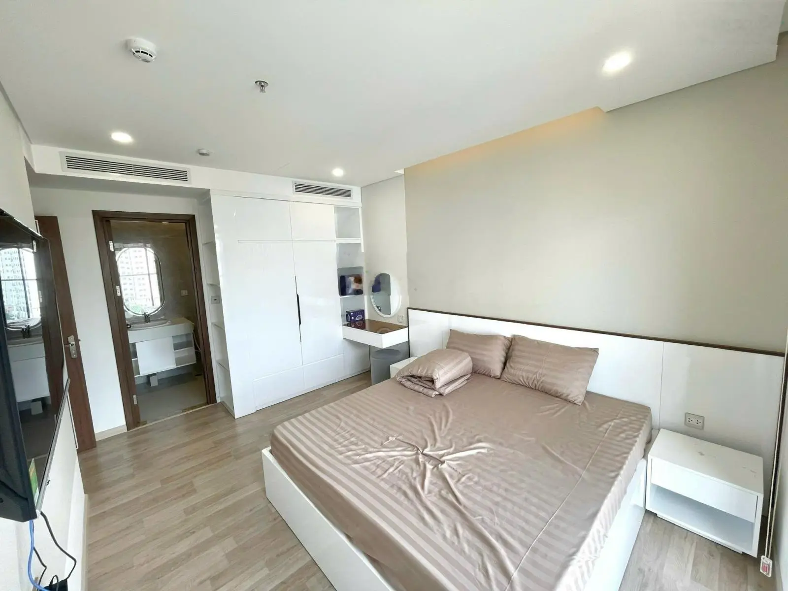 Bán căn hộ 2PN CT1 Riverside Luxury Nha Trang