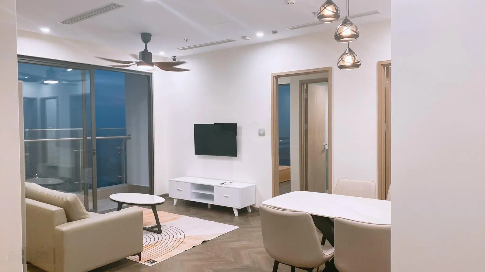 Bán gấp căn hộ 2PN tại Vinhomes BN giá chỉ 4,xx tỷ