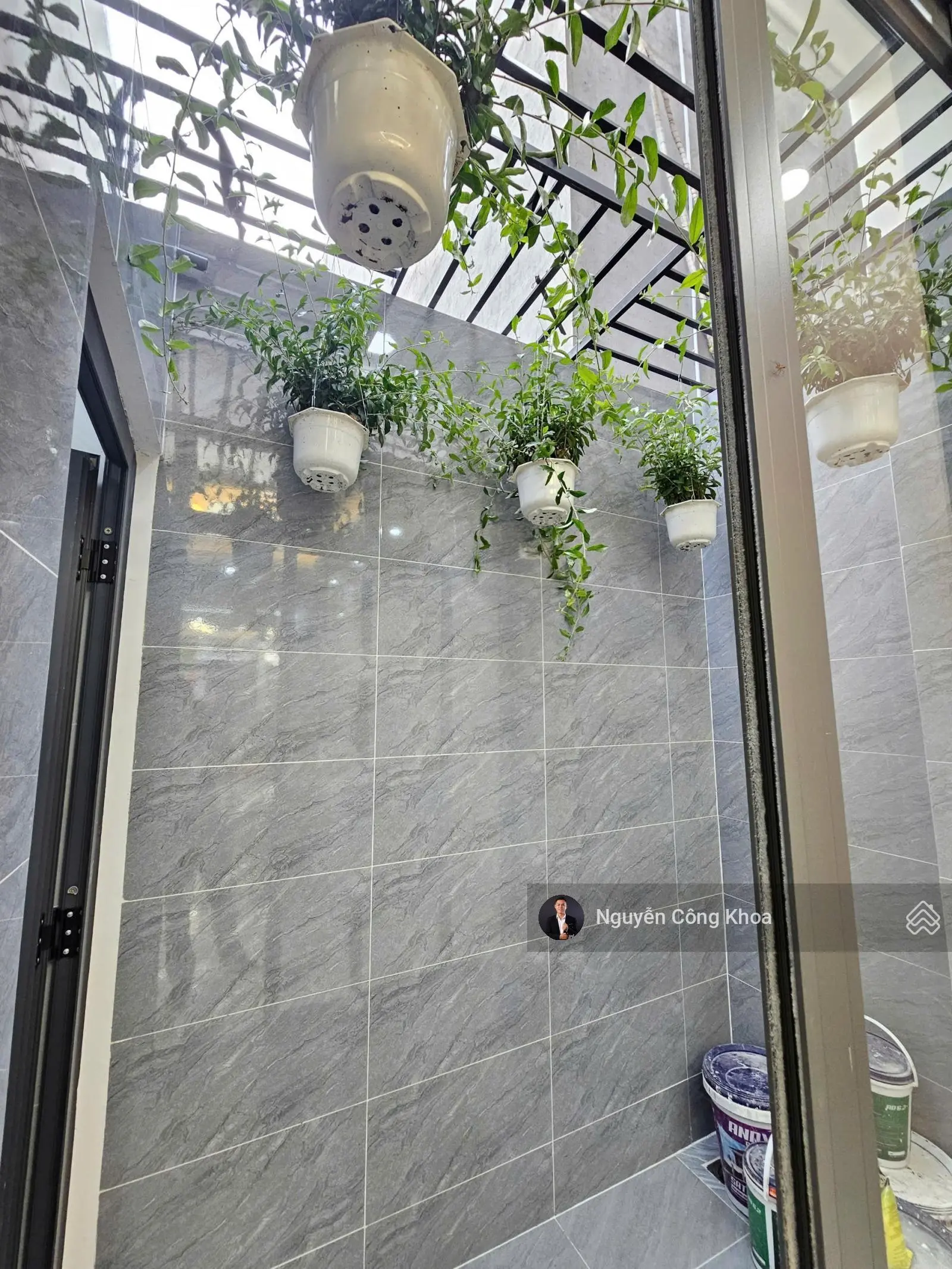 Bán nhà đúc 3 tấm mẫu hiện đại, sân ô tô, 4 phòng ngủ, đầy đủ nội thất, KDC P. Bình Chuẩn, Thuận An