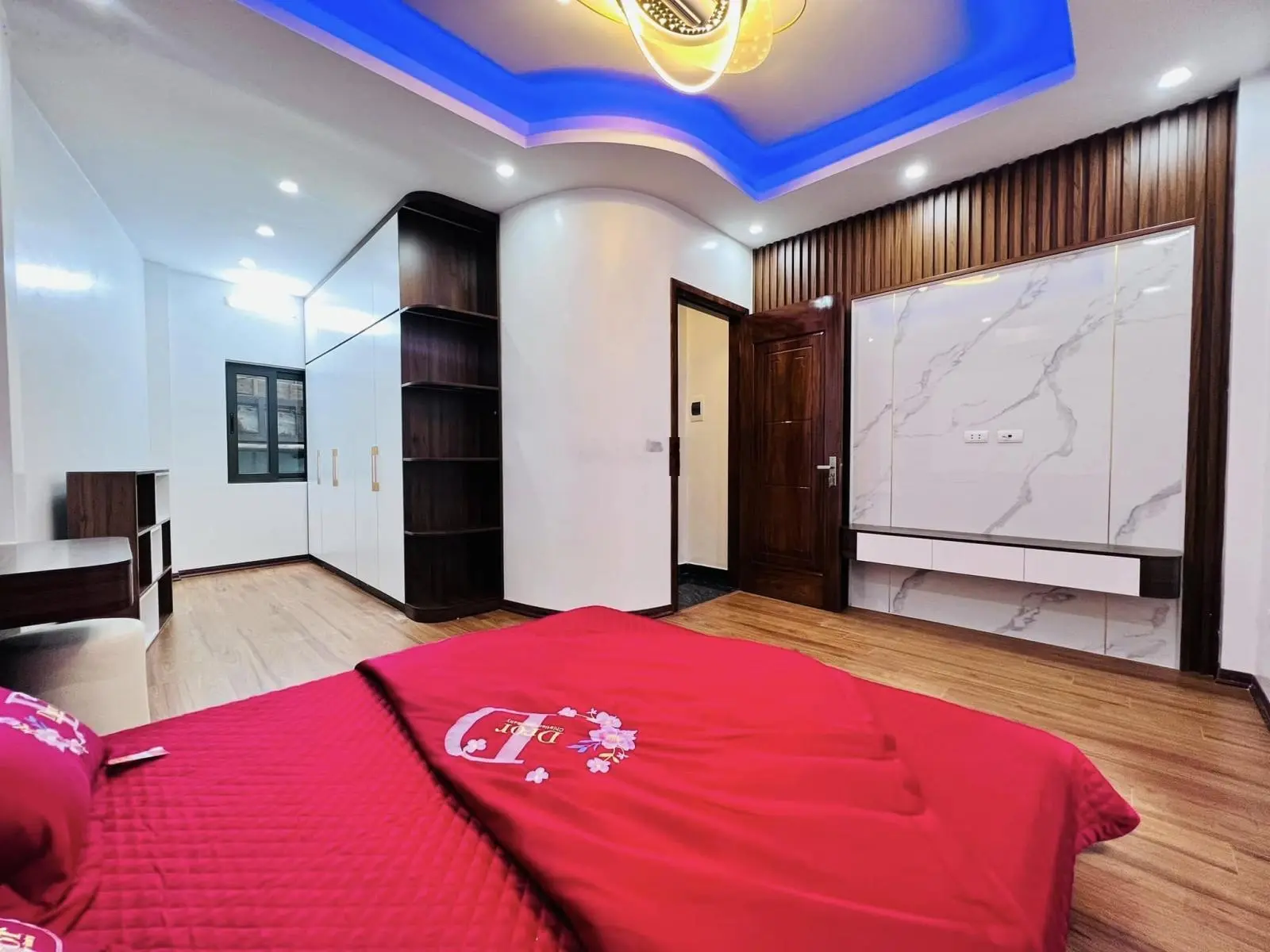6.15 tỷ-trung tâm quận - khu vực vip bách kinh xây - dân xây - lô góc 3 thoáng - ô tô cạnh nhà