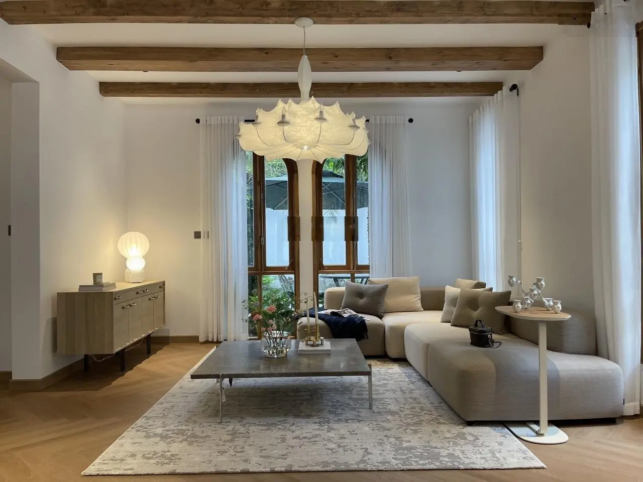 Thảo Điền - bán căn villa 500m2 - sân vườn hồ bơi. Mới 100% full nội thất - chỉ 99 tỷ