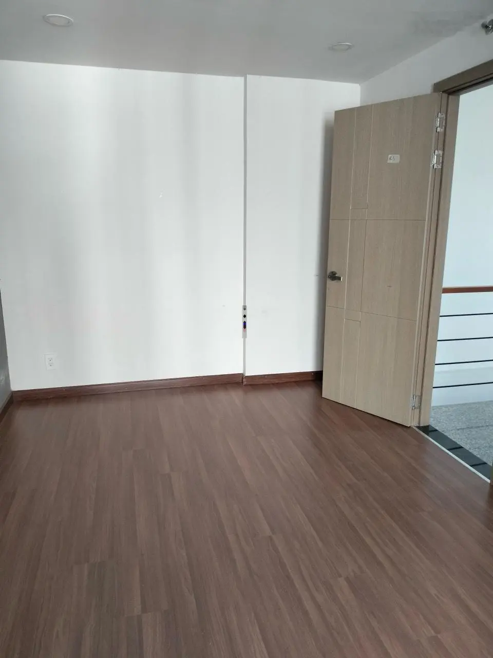 Em cần bán căn pendhouse thiết kế duplex dự án sky 9.Dt 120m gồm 3 pn và 2 vệ sinh:Lh 0399 050 ***